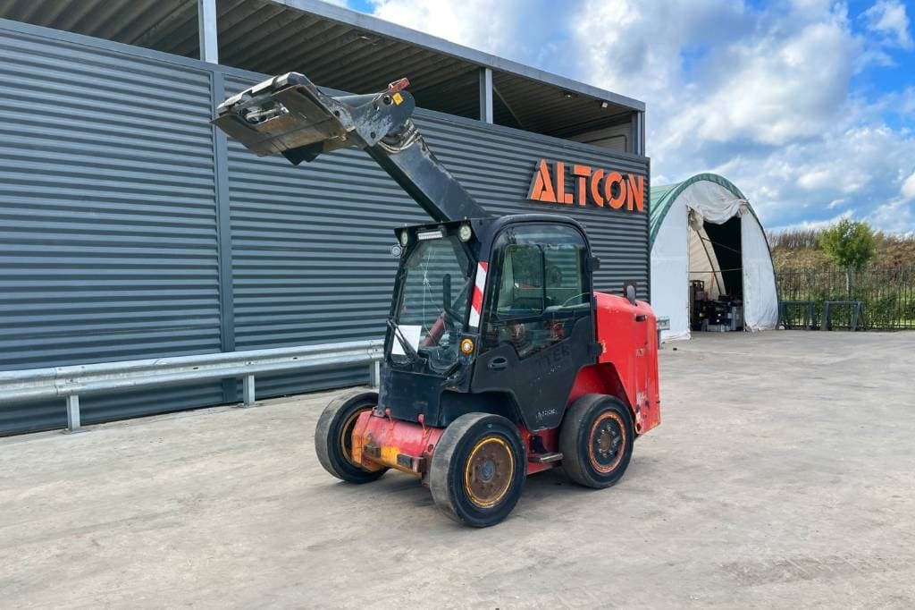 JCB R260