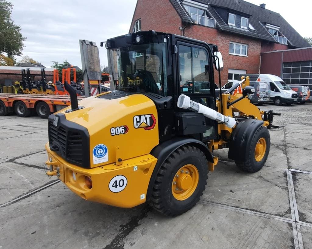 CAT 906