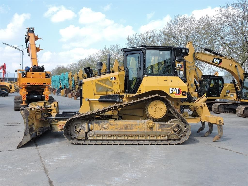 CAT D5