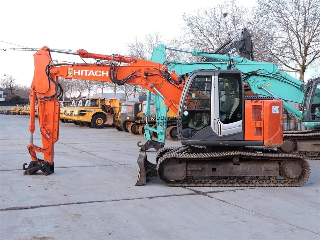 Hitachi ZX135