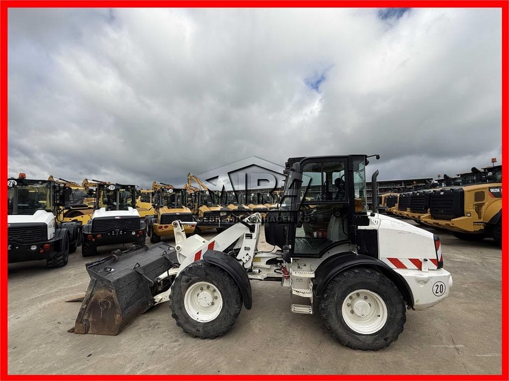 CAT 908M