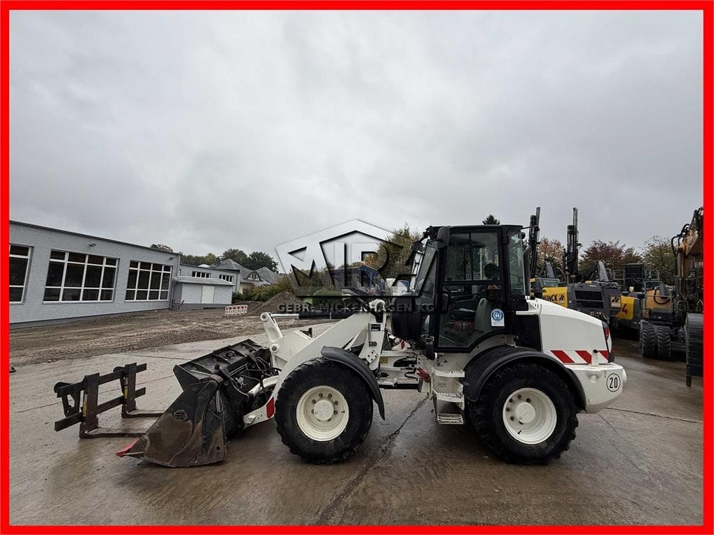 CAT 908M