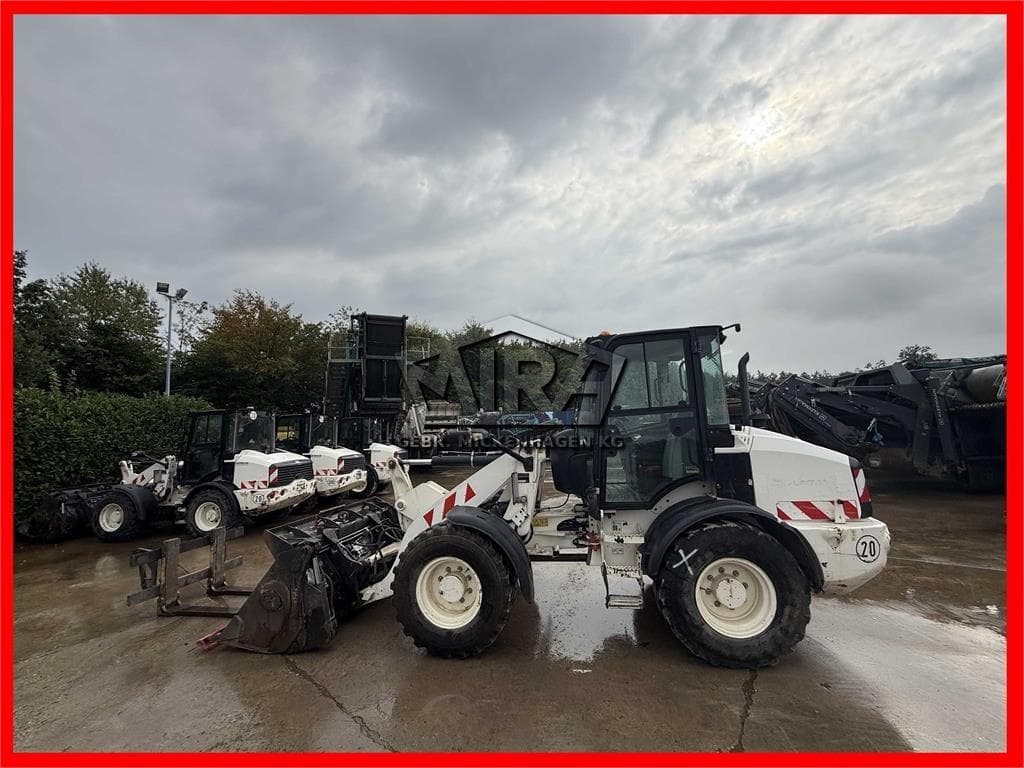 CAT 908M