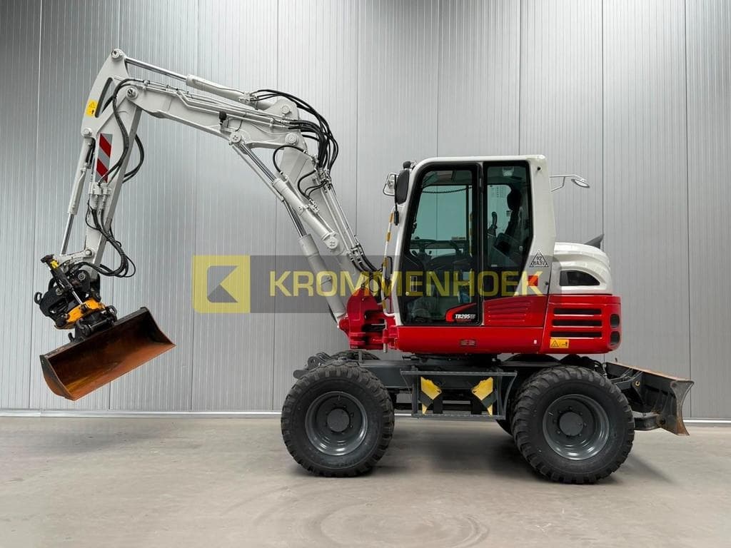 Takeuchi TB 295 W Engcon Tilt Rotator