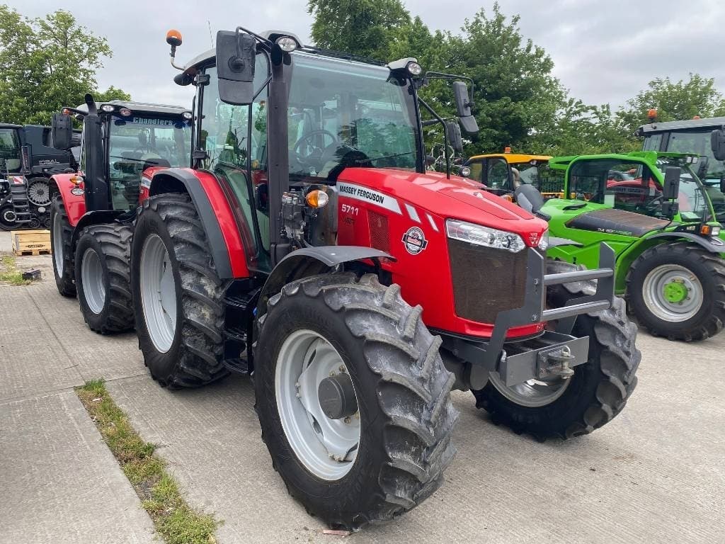 Massey Ferguson 5711