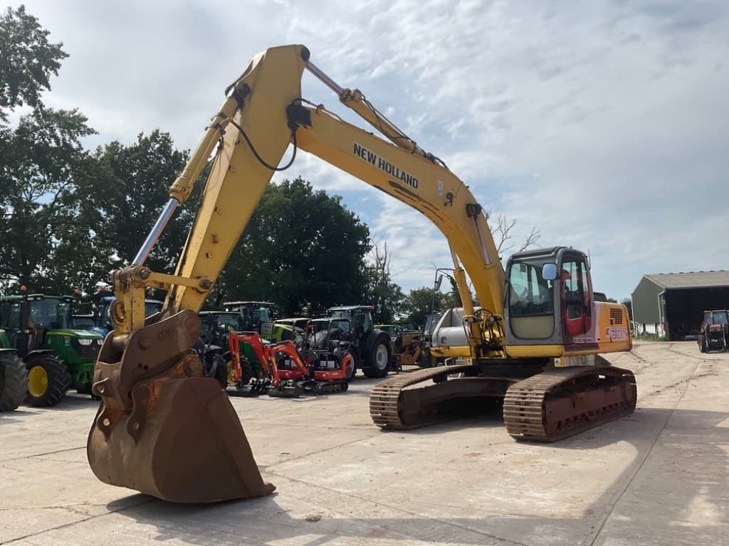 New Holland E 305