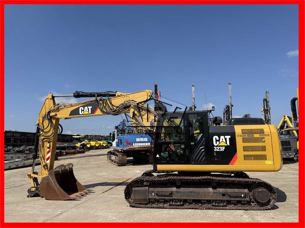 CAT 323 FL